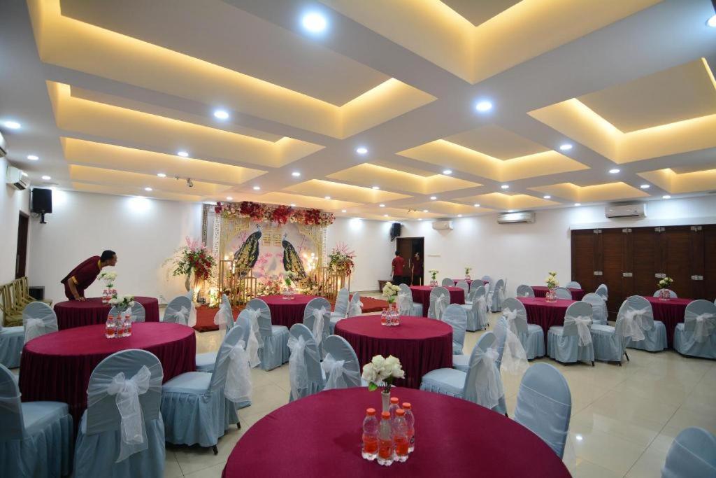 Maesa Hotel Ponorogo Exterior photo