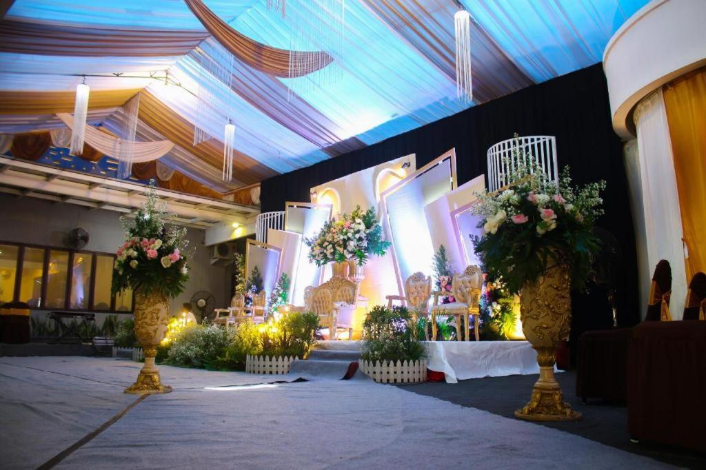 Maesa Hotel Ponorogo Exterior photo