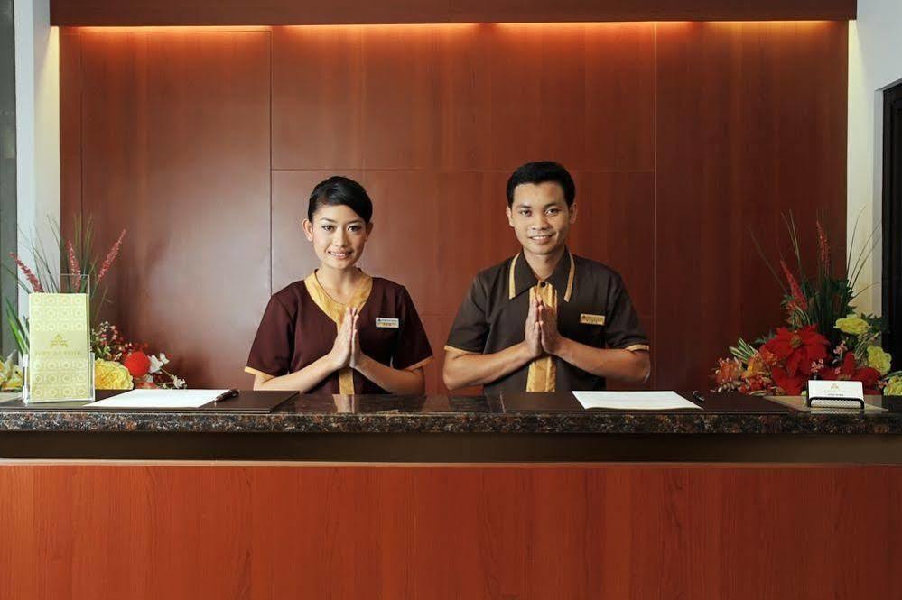 Maesa Hotel Ponorogo Exterior photo